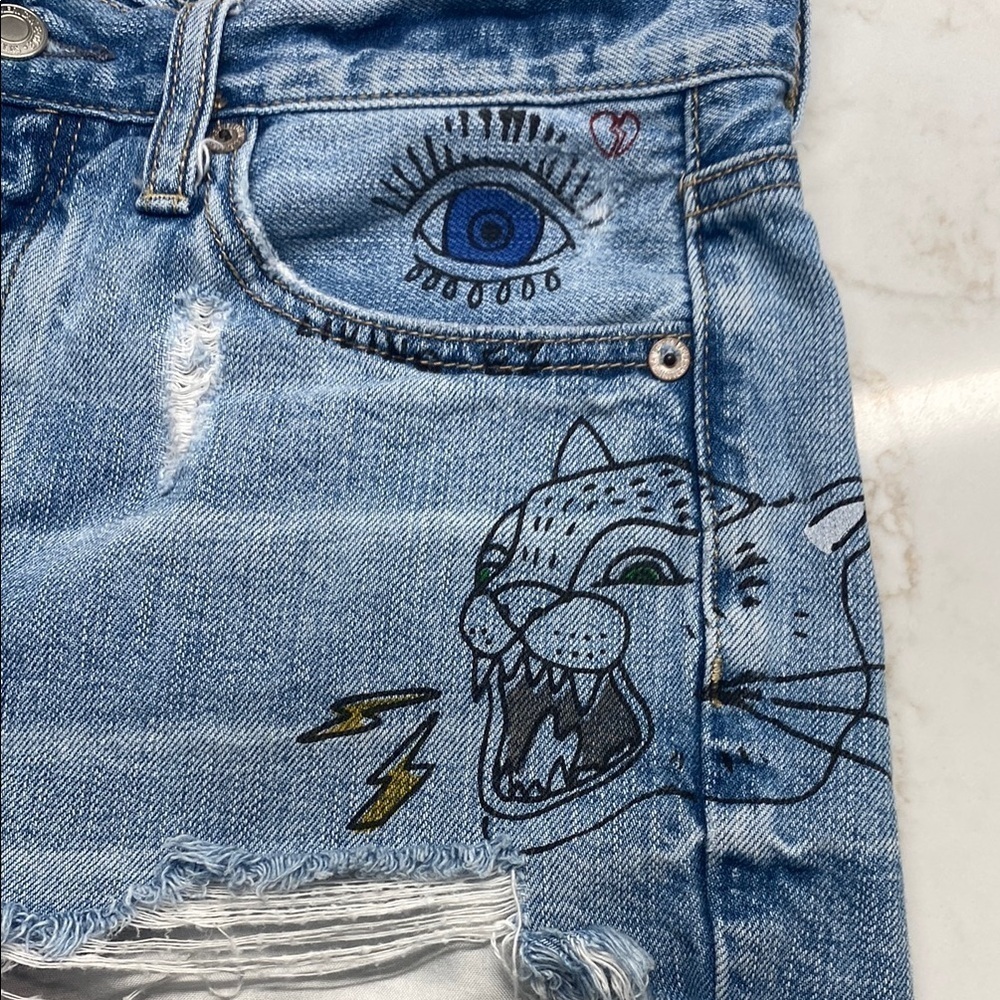 American Eagle Outfitters Vintage Hi-Rise Short Hand Painted Distressed Size 6 - Picture 5 of 13